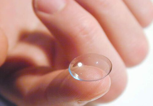 隐形眼镜